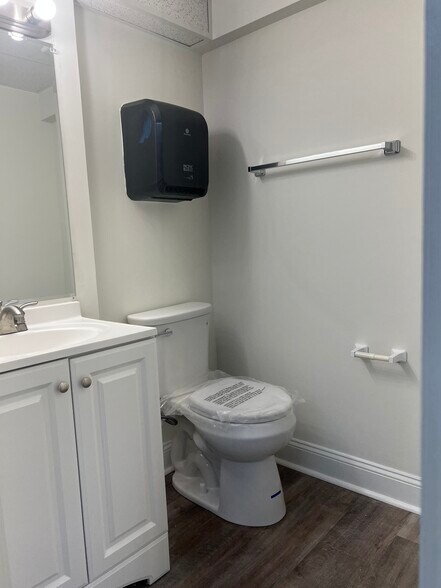 More Photos Of 15701-15757 Crabbs Branch Way, Rockville Light Distribution For Sale