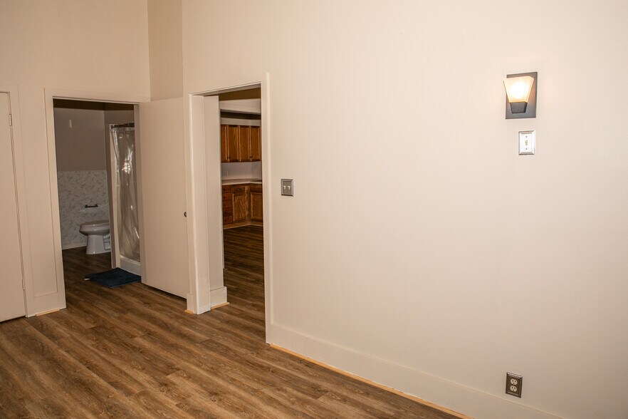 More Photos Of 515 Colorado, Burton Apartments For Sale