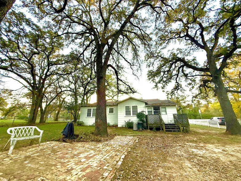 More Photos Of 9278 N Highway 77, Lexington Flex For Sale