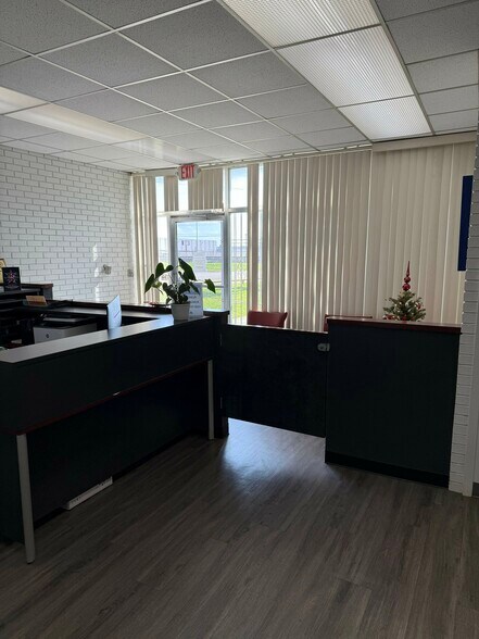 More Photos Of 105 Villa Dr, Corpus Christi Manufacturing For Lease