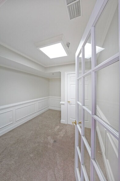 More Photos Of 1301 Shiloh Rd, Kennesaw Office For Sale