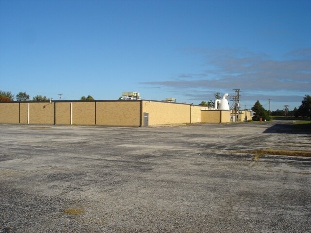 More Photos Of 702 S Carnation Rd, Aurora Manufacturing For Sale