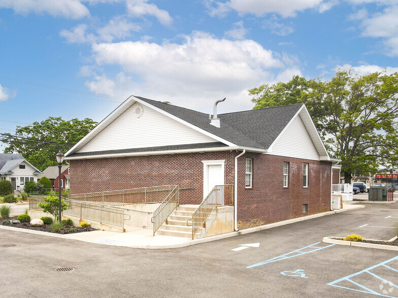 Primary Photo Of 179 Little East Neck Rd, West Babylon Office For Lease