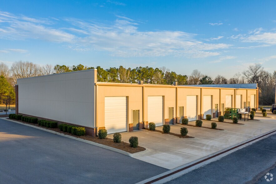 More Photos Of 1221 N Commerce Ct, Columbia Warehouse For Lease
