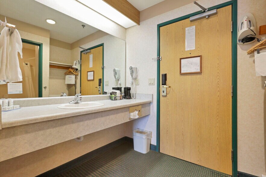 More Photos Of 509 S Wooster Ave, Strasburg Hotel For Sale