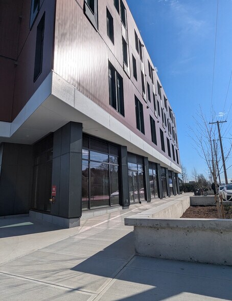 More Photos Of 560 Burnside Rd E, Victoria Apartments For Lease