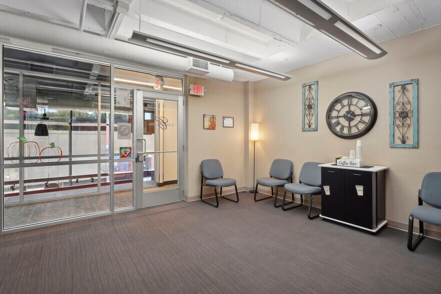 More Photos Of 2200 E Franklin Ave, Minneapolis Office For Lease