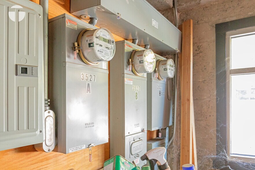 More Photos Of 3527 Broadway, Sacramento Storefront For Sale