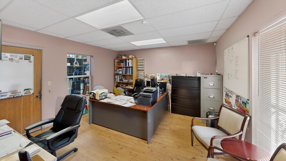 More Photos Of 4395 Dardanelle Dr, Orlando Warehouse For Lease