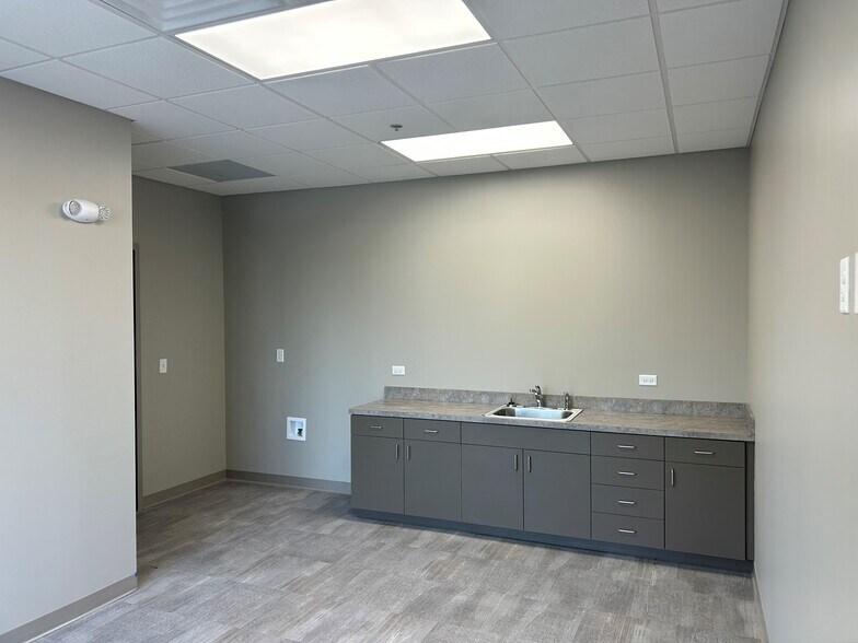 More Photos Of 4909 Jack Huffman Blvd, Millington Flex For Lease