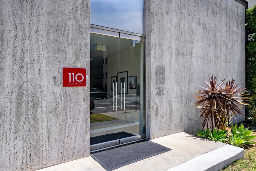 More Photos Of 110 N Doheny Dr, Beverly Hills Office For Sale