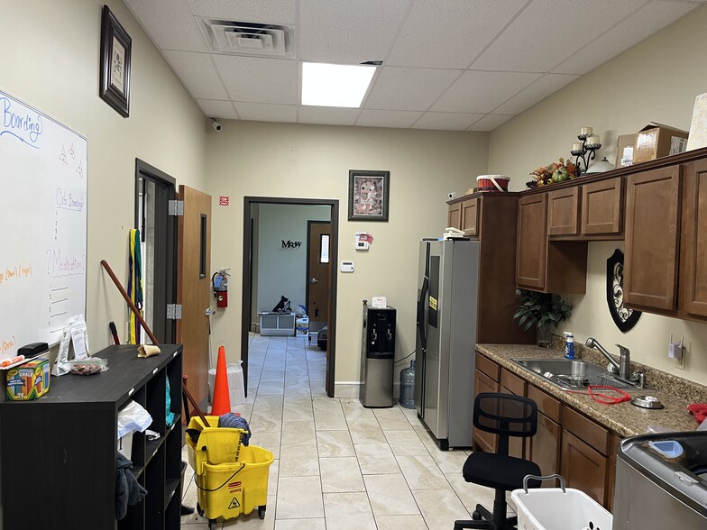 More Photos Of 1343 Lane Ave S, Jacksonville Veterinarian Kennel For Sale