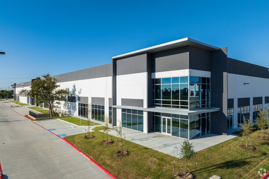 More Photos Of 194 Commerce Center Dr, Buda Unknown For Lease