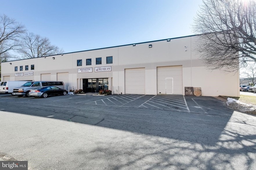 Primary Photo Of 14700 Flint Lee Rd, Chantilly Flex For Lease