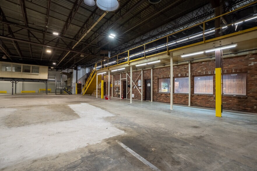 More Photos Of 11135 Monroe Rd, Matthews Distribution For Sale