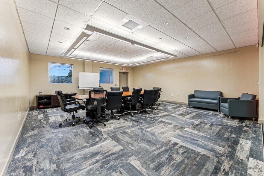 More Photos Of 2105 Northwest Blvd, Newton Office For Sale