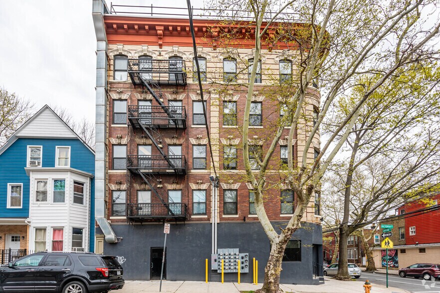 More Photos Of 41-43 Victoria Ave, Newark Apartments For Lease