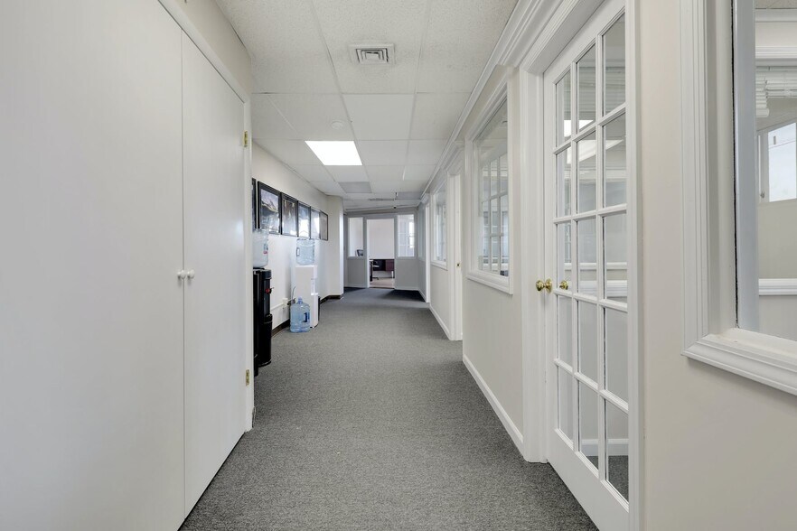 More Photos Of 55 Atlantic Ave, Lynbrook Office For Lease