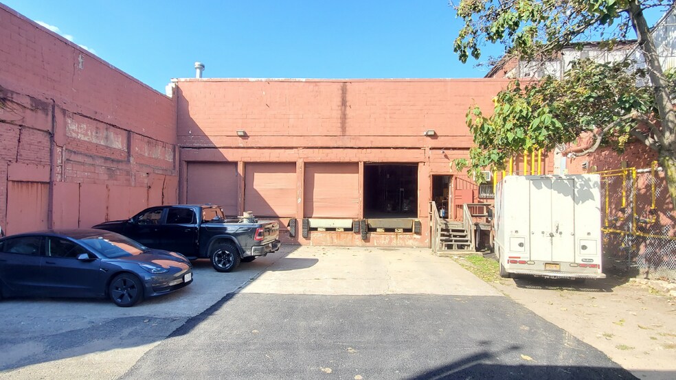 More Photos Of 744 Clinton St, Brooklyn Warehouse For Lease