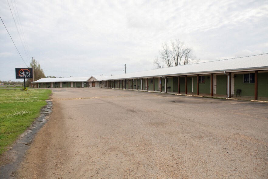 More Photos Of 6199 Highway 165, Columbia Hotel For Sale