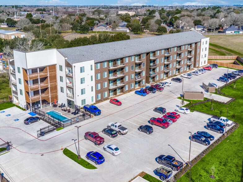 More Photos Of 1100 Us-90 Hwy W, Sealy Apartments For Sale