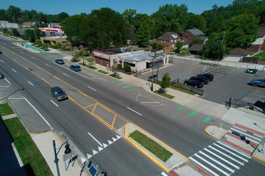 More Photos Of 19614 Grand River Ave, Detroit Storefront For Sale