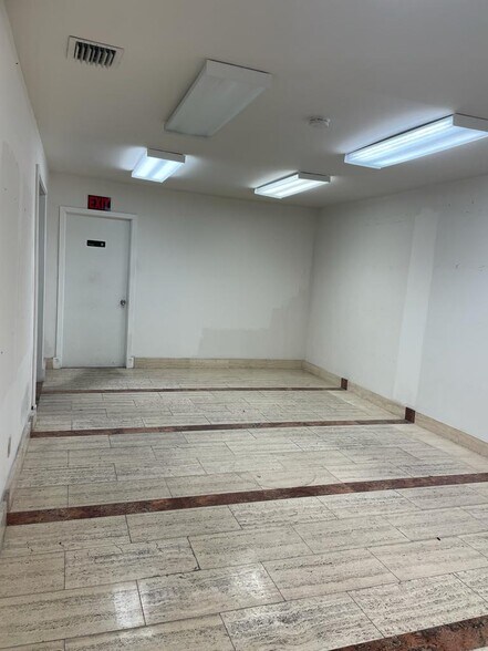 More Photos Of 900 Pembroke Rd, Hallandale Manufacturing For Lease