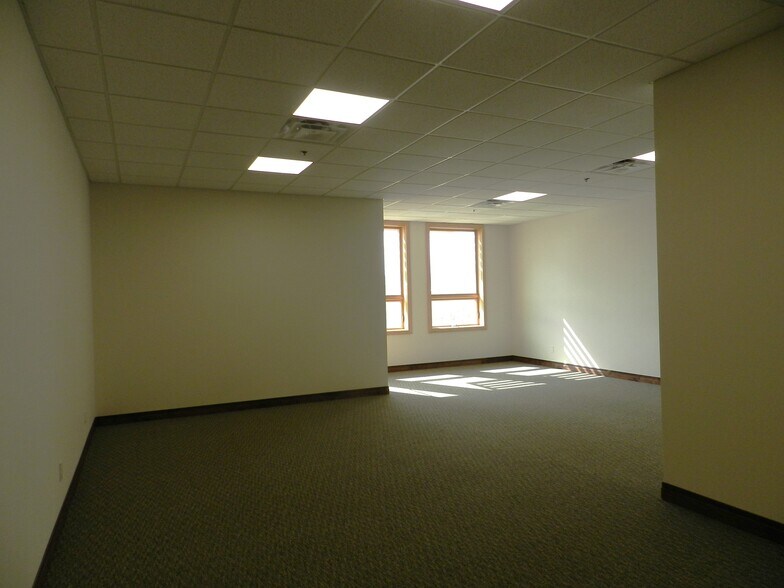 More Photos Of 1404 Hawk Pky, Montrose Medical For Lease