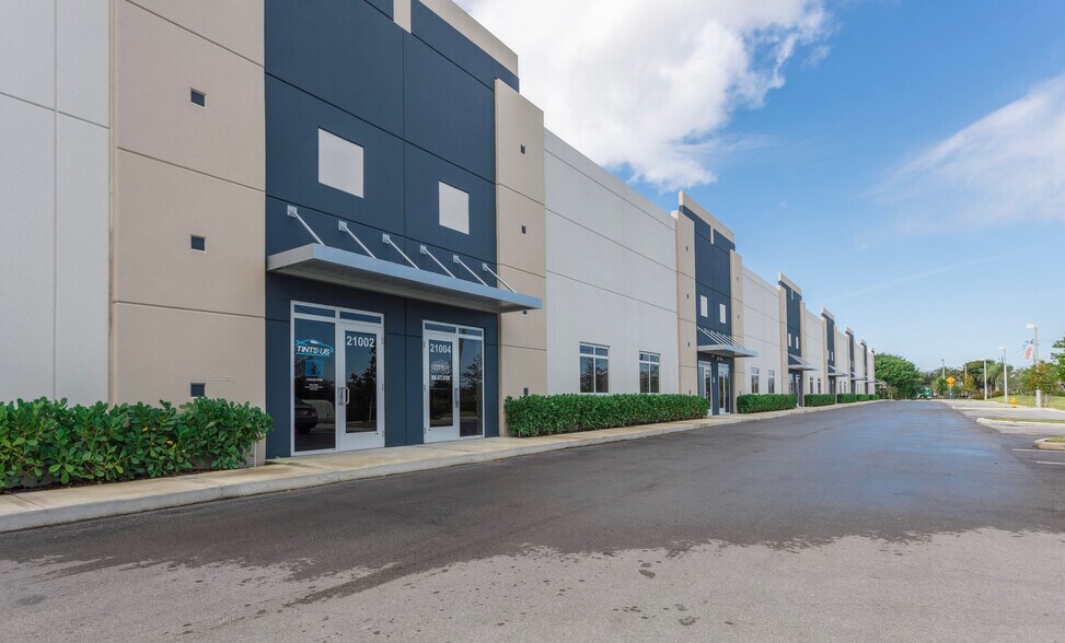 More Photos Of 21000 Sheridan St, Fort Lauderdale Warehouse For Lease