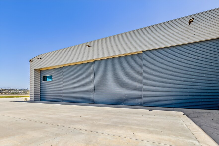 More Photos Of 800 Aviation Dr, Camarillo Airplane Hangar For Sale