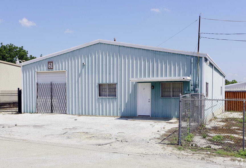 More Photos Of 61 Kinder, San Antonio Warehouse For Lease