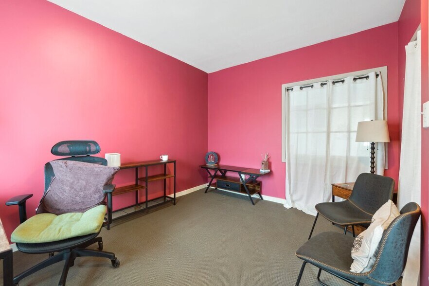 More Photos Of 519-521 N Charles St, Baltimore Office For Sale