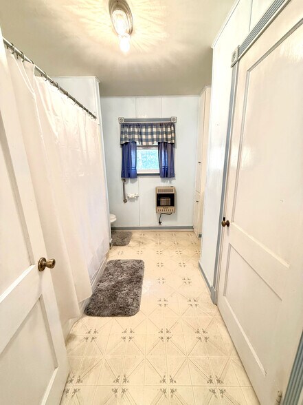 More Photos Of 9278 N Highway 77, Lexington Flex For Sale