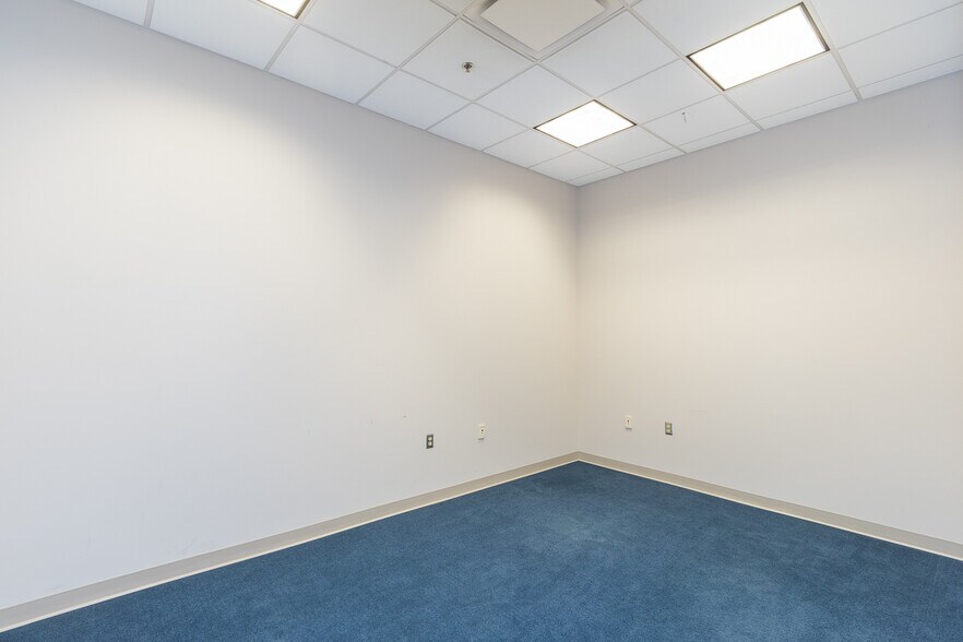 More Photos Of 129 N Main St, Anderson Office For Lease