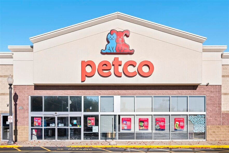 More Photos Of N96W18908 County Line Rd, Germantown General Retail For Lease