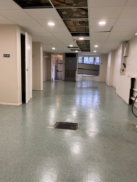 More Photos Of 701 Bergen Ave, Jersey City Storefront Retail Residential For Lease