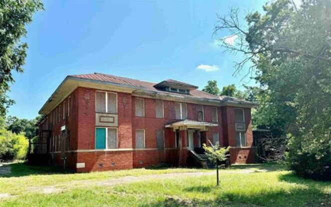 Primary Photo Of 130 W Dodson St, Americus Specialty For Sale