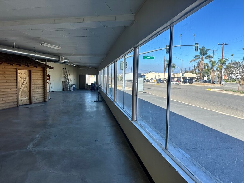 More Photos Of 2501 Yates Ave, Commerce Warehouse For Lease