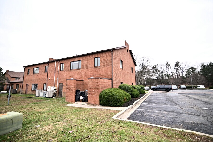 More Photos Of 6 Industrial Park, Waldorf Medical For Lease