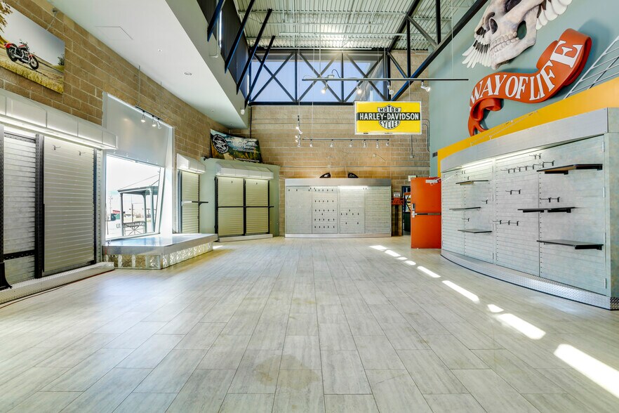 More Photos Of 2885 W County Line Rd, Littleton Auto Dealership For Sale