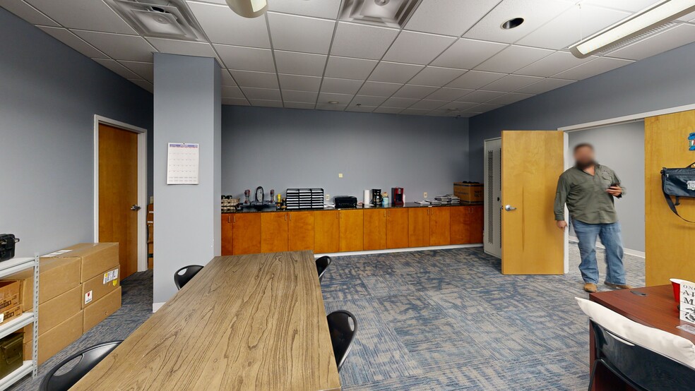 More Photos Of 5506 Walsh Ln, Rogers Office For Lease