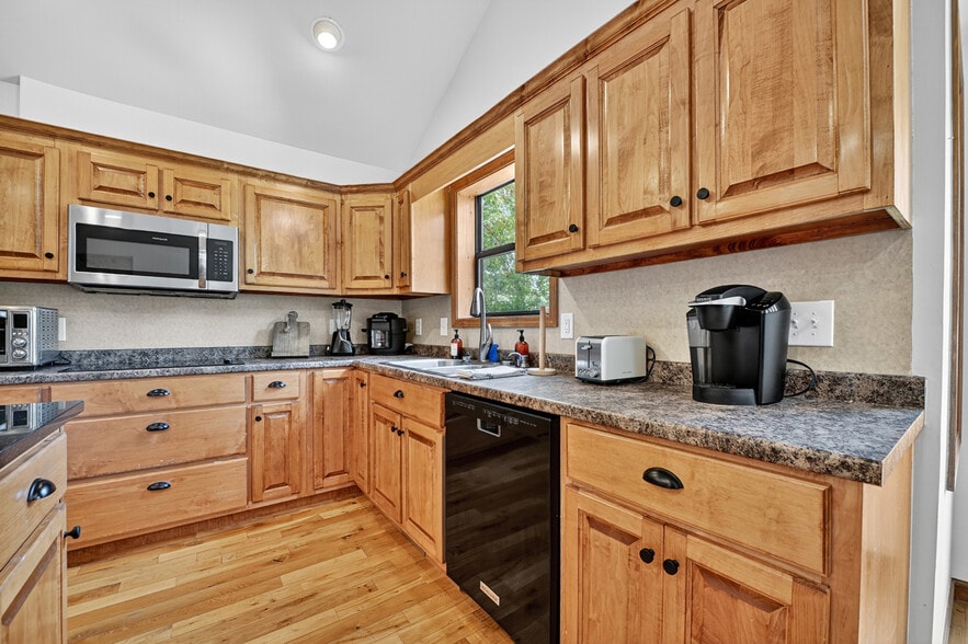 More Photos Of 77 Alpine Way, Blairsville Hotel For Sale