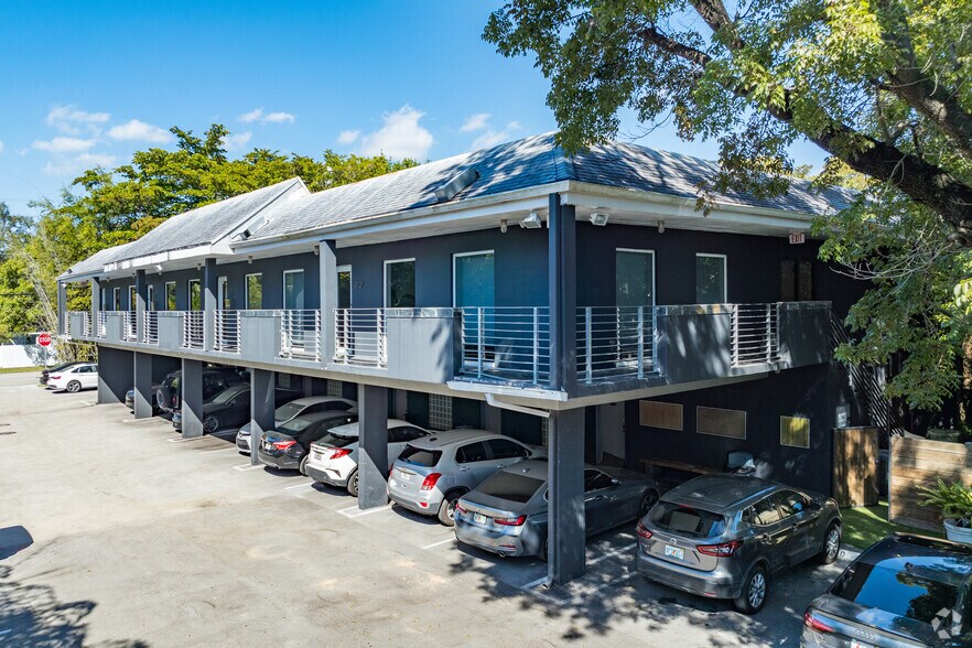 More Photos Of 6330 Manor Ln, South Miami Office For Lease