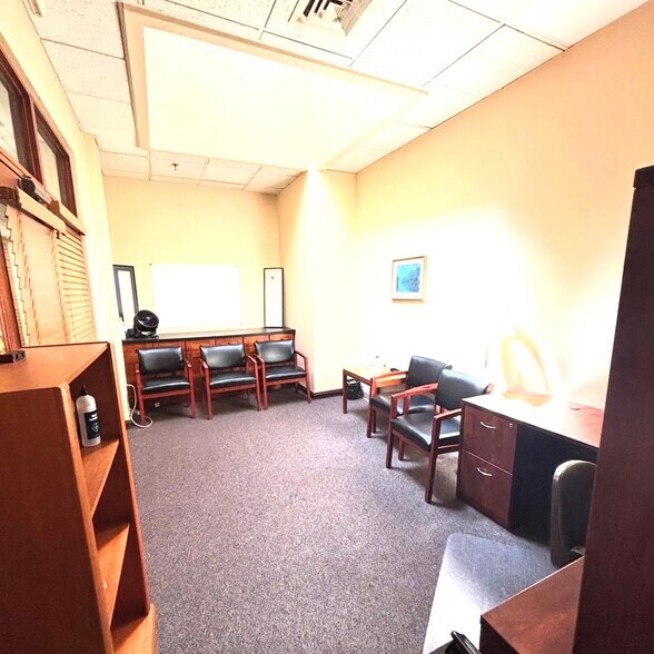 More Photos Of 151 New Park Ave, Hartford Office For Lease