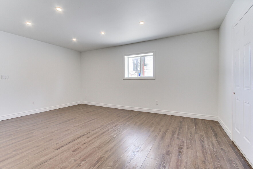 More Photos Of 395 Bay St W, Brock Office For Sale