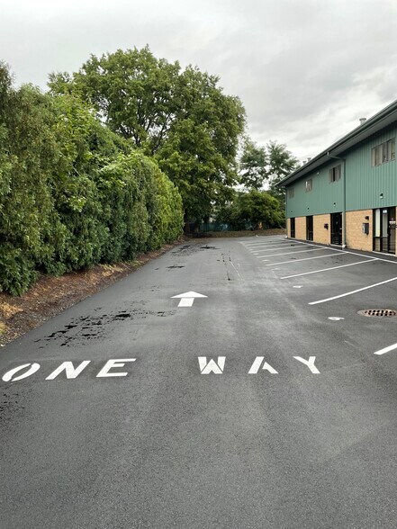 More Photos Of 20 Cotluss Rd, Riverdale Warehouse For Lease