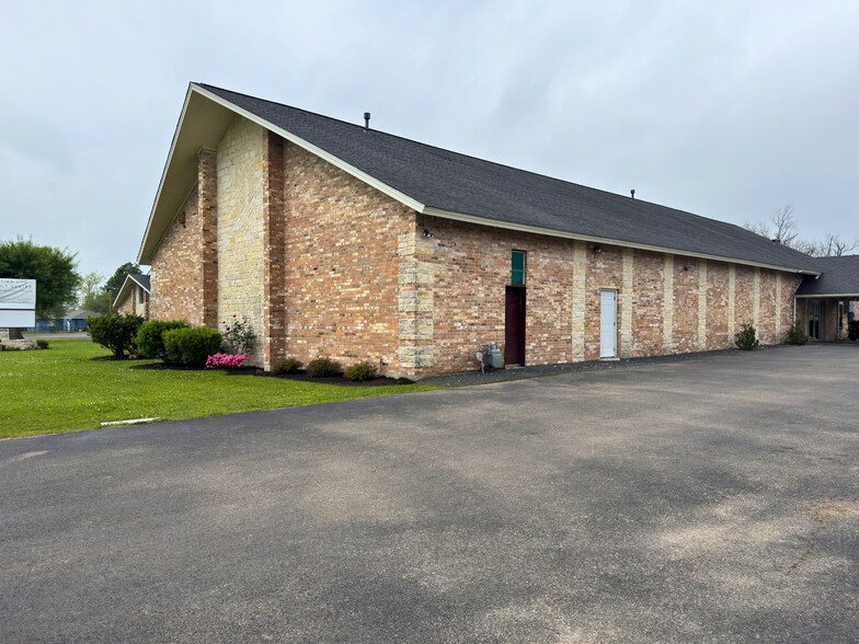 More Photos Of 618 Baca St, Houston Religious Facility For Sale