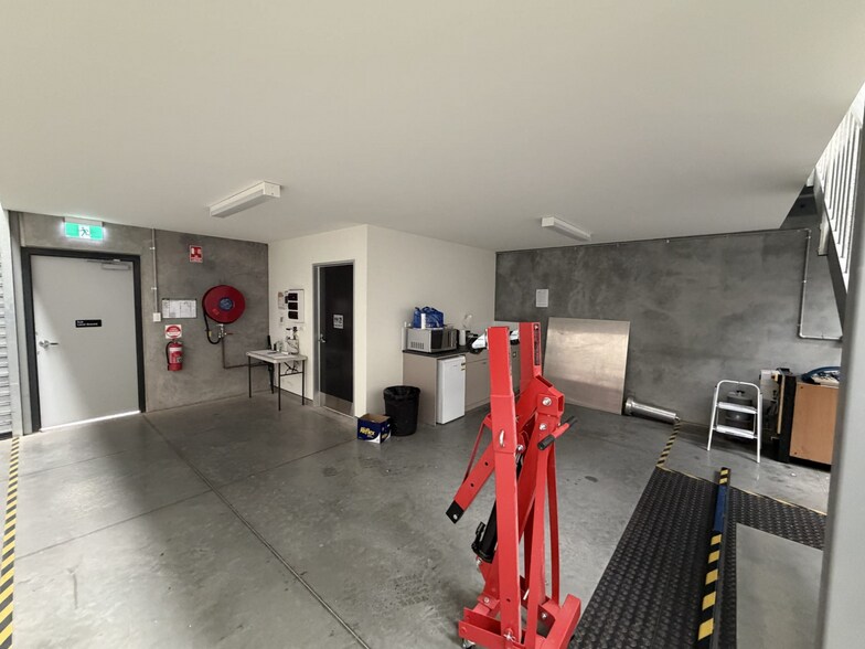 More Photos Of 61 Ashford Ave, Milperra Warehouse For Lease
