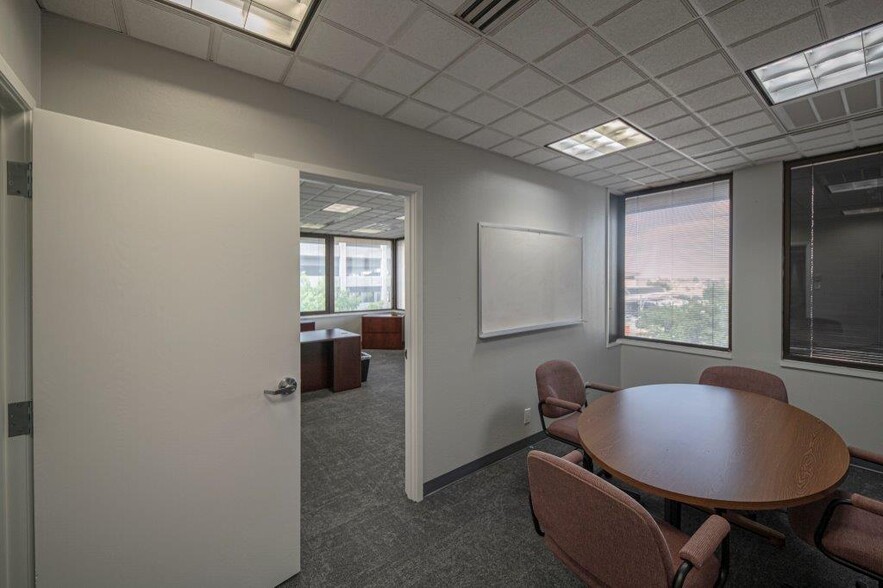 More Photos Of 125 W Missouri Ave, Midland Office For Lease