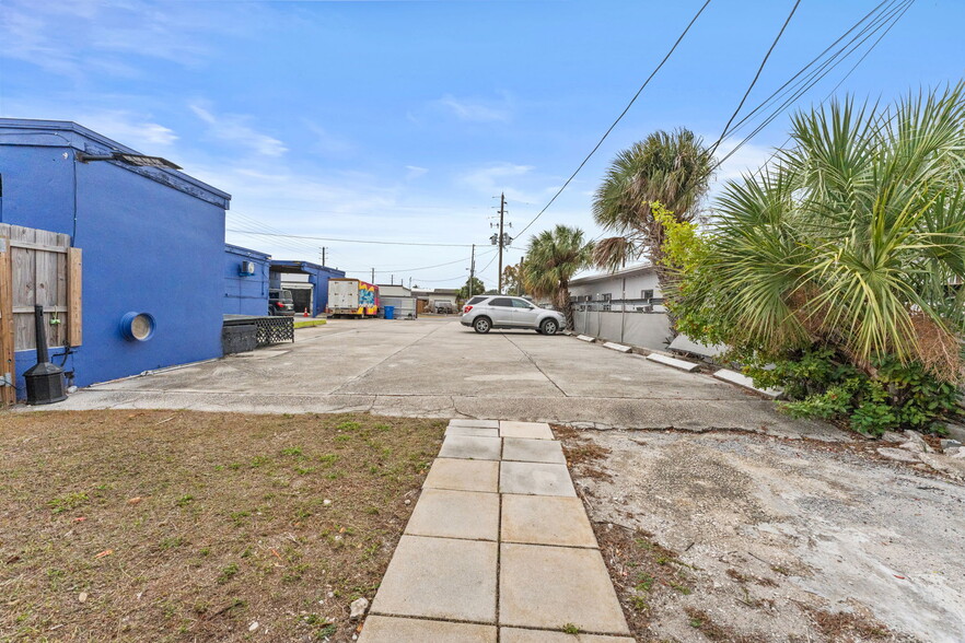 More Photos Of 701 49th St S, Gulfport Freestanding For Sale